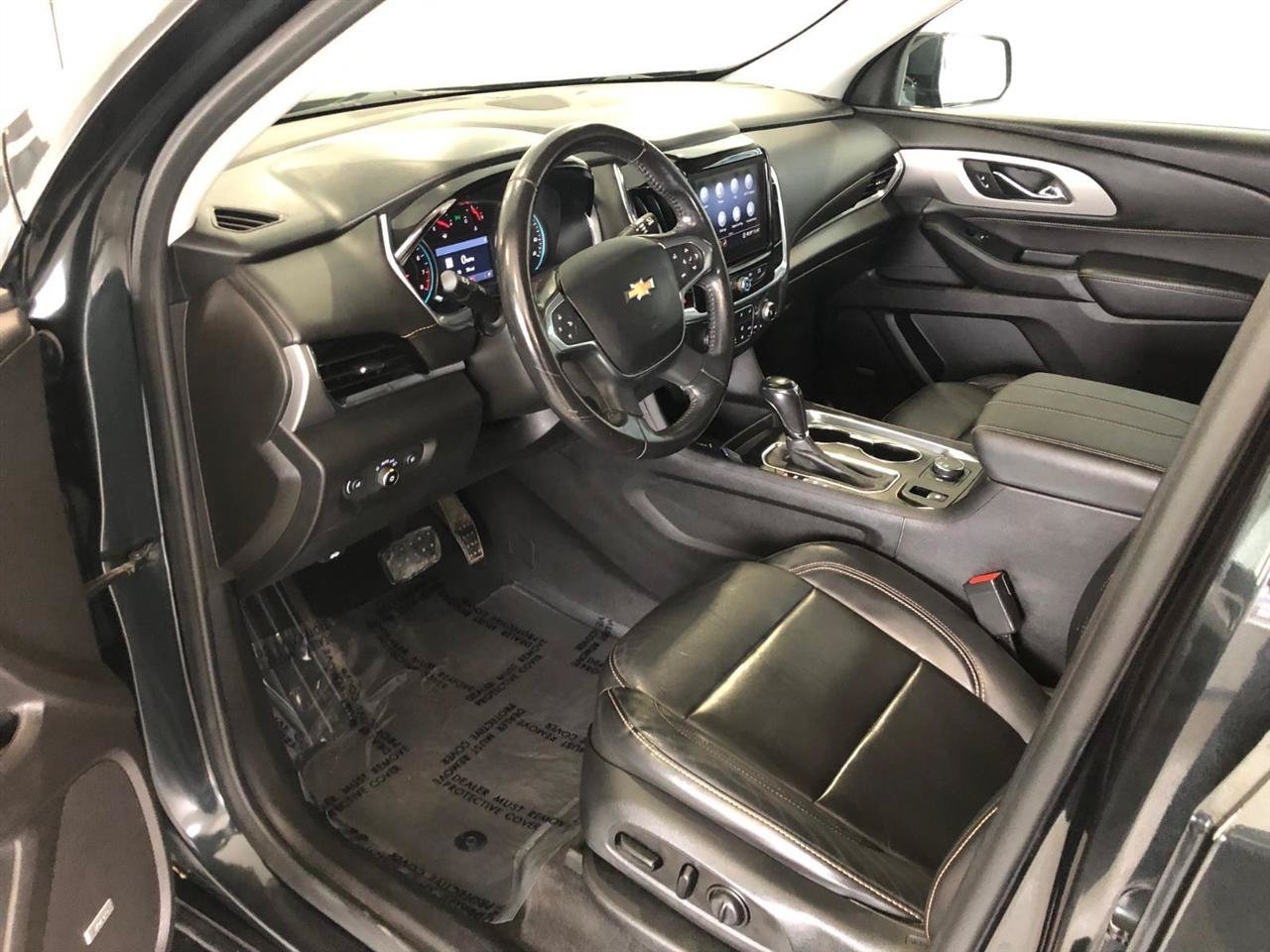 Used 2020 Chevrolet Traverse LT w/ LT Premium Package AWD/4WD image 5