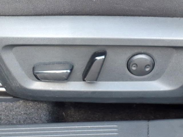 Used 2025 Nissan Rogue SV image 18