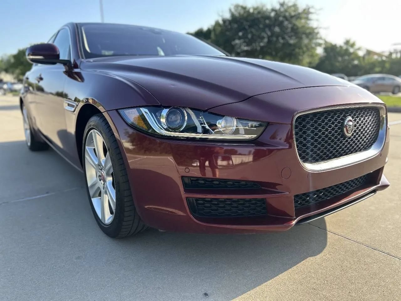 Used 2017 Jaguar XE Premium RWD image 4