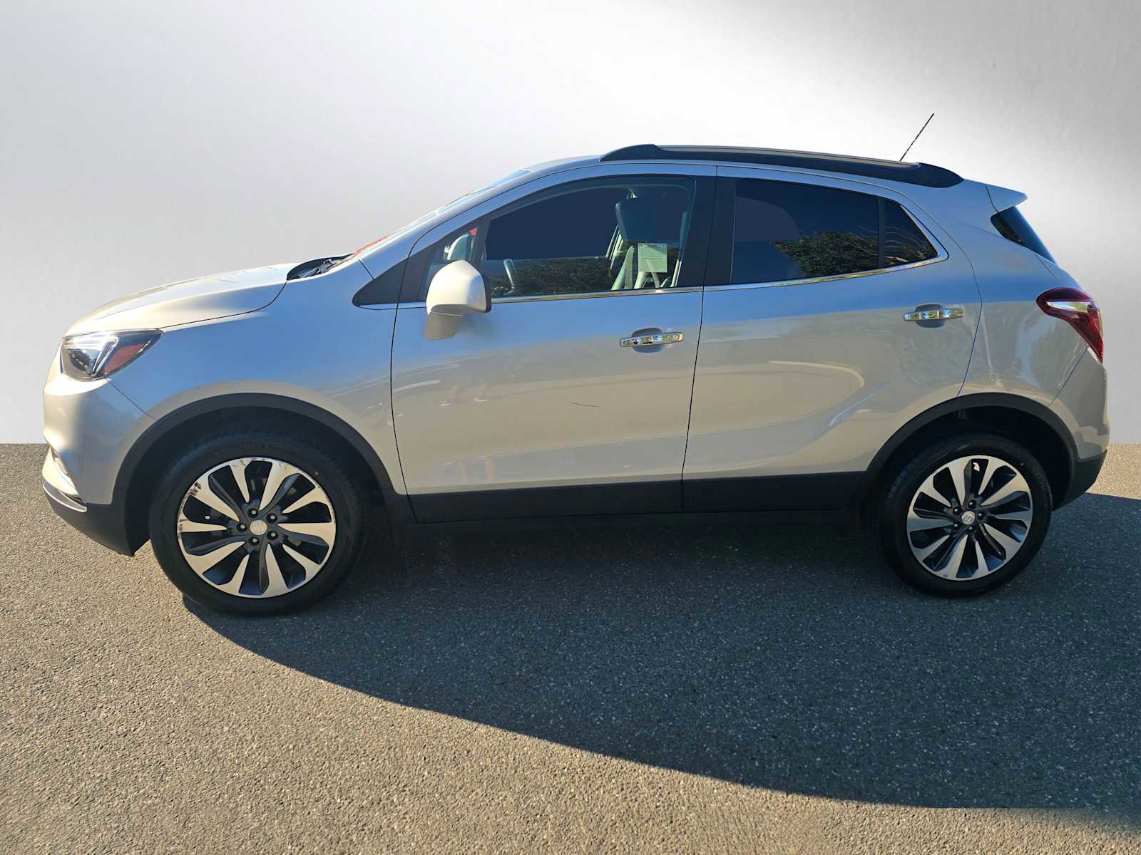 Used 2022 Buick Encore Preferred w/ Safety Package image 6