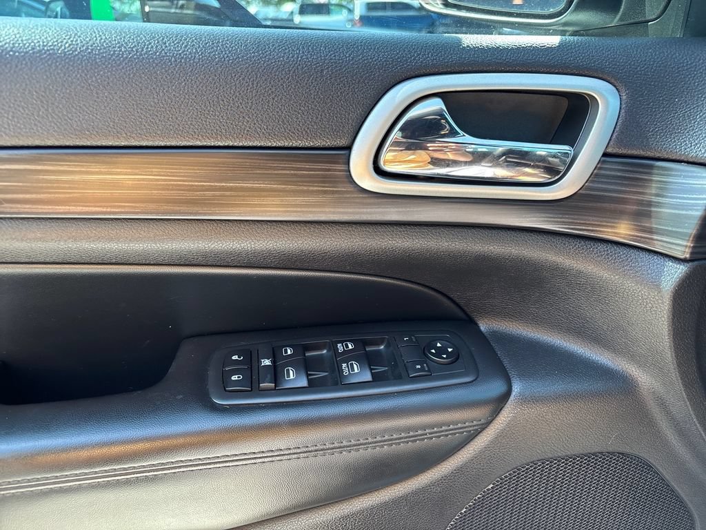 Used 2019 Jeep Grand Cherokee Altitude RWD image 12