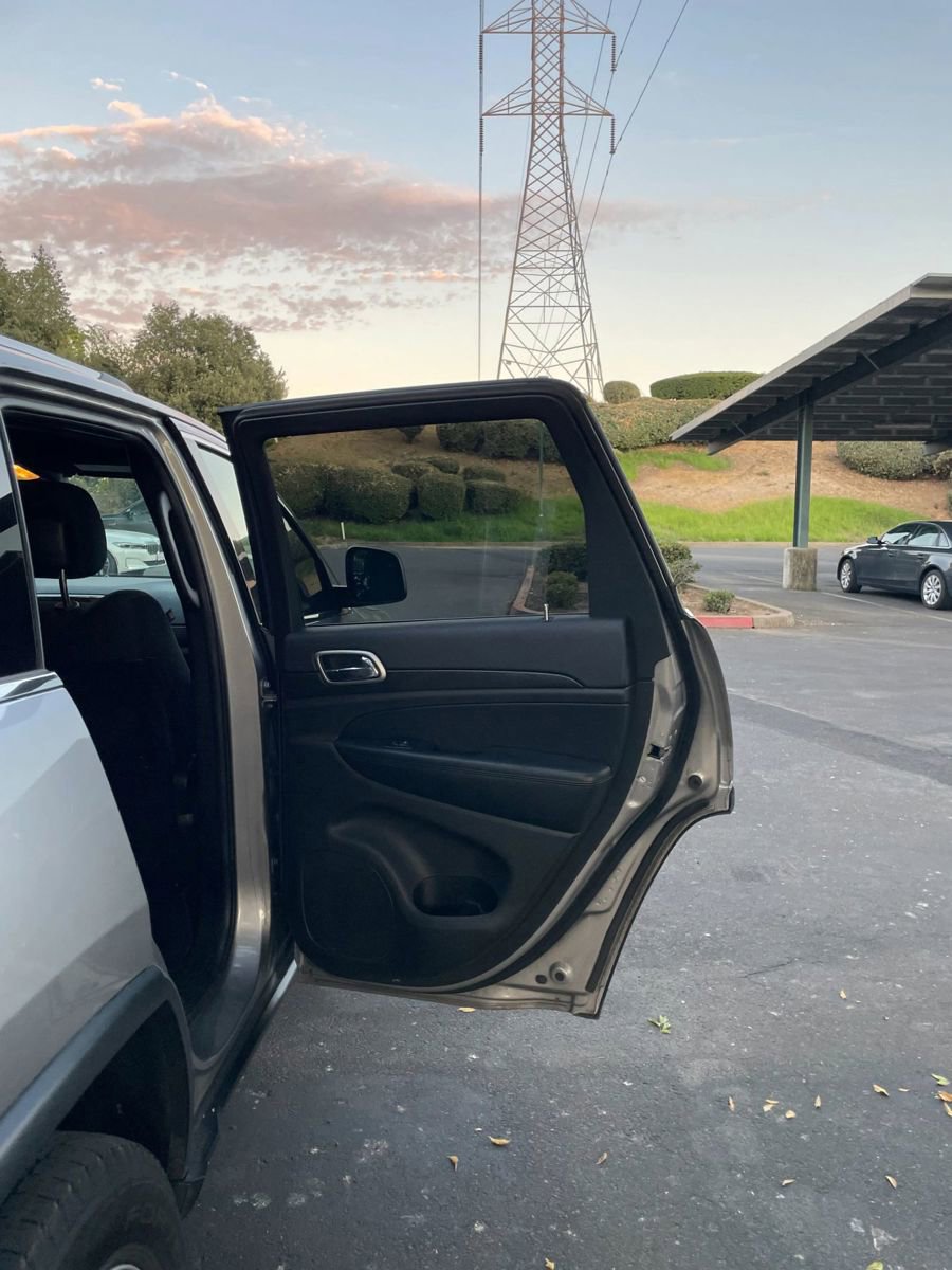 Used 2018 Jeep Grand Cherokee Laredo image 11