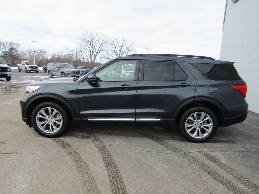 Used 2024 Ford Explorer XLT w/ Equipment Group 202A AWD/4WD image 2