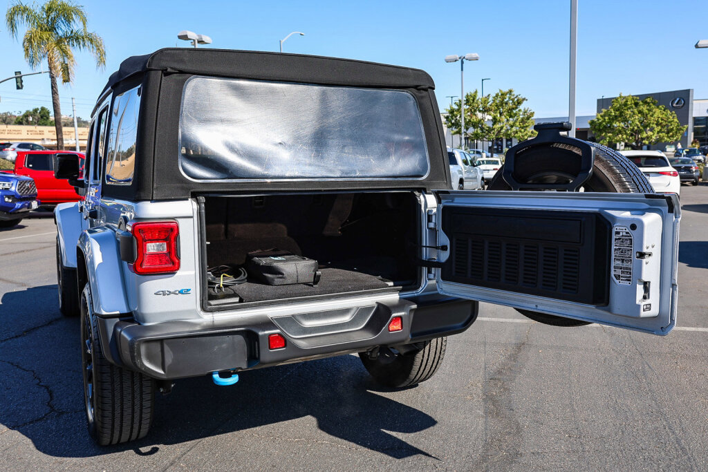 Used 2024 Jeep Wrangler Unlimited Sahara AWD/4WD image 27