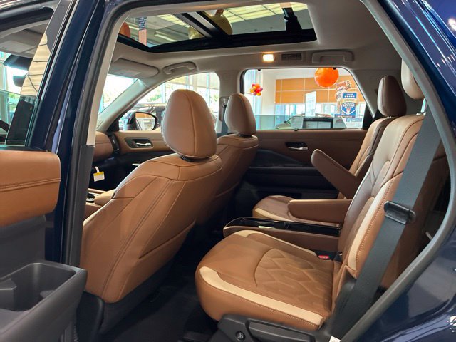 New 2026 Nissan Pathfinder Platinum AWD/4WD image 8