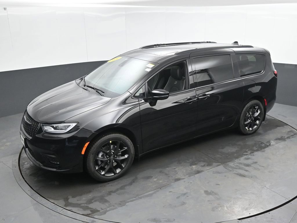 New 2026 Chrysler Pacifica Limited w/ S Appearance Package AWD/4WD image 35