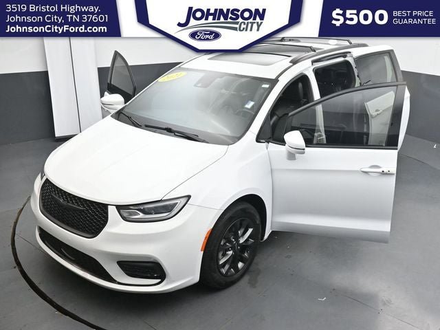 Used 2021 Chrysler Pacifica Limited w/ S Appearance Package AWD/4WD image 38