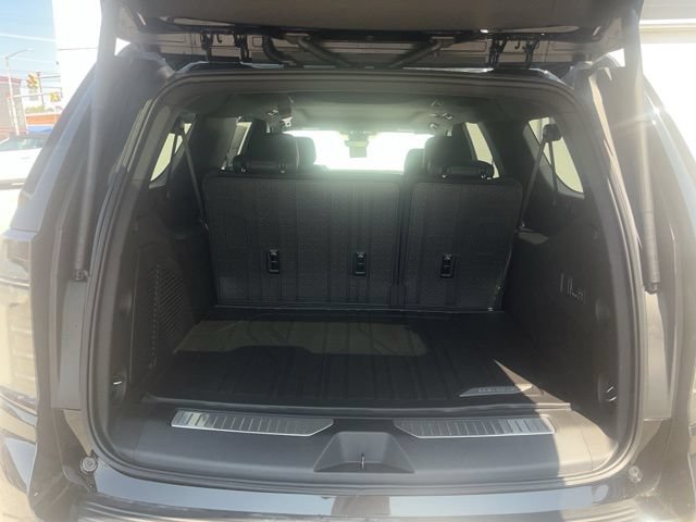 New 2026 Chevrolet Suburban High Country w/ Sun And Tow Package AWD/4WD image 14