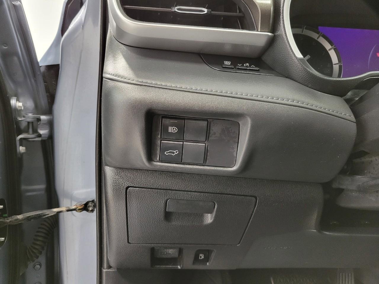 Used 2020 Toyota Highlander XLE image 11