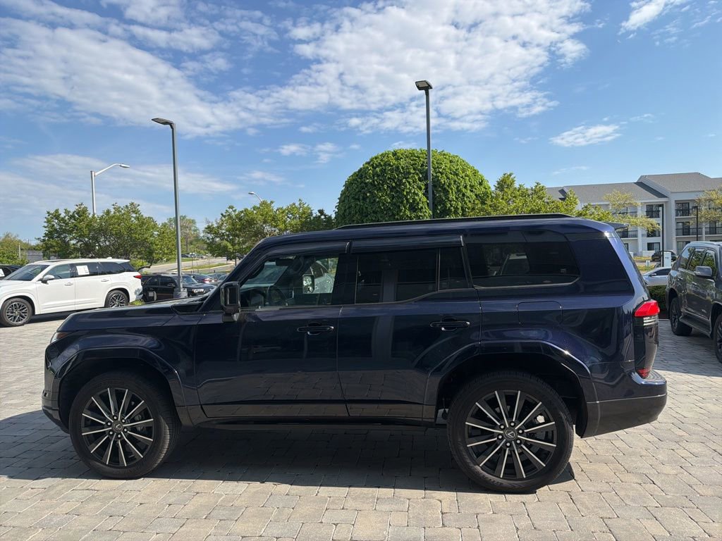 Used 2024 Lexus GX 550 w/ Accessory Package (2T) image 24