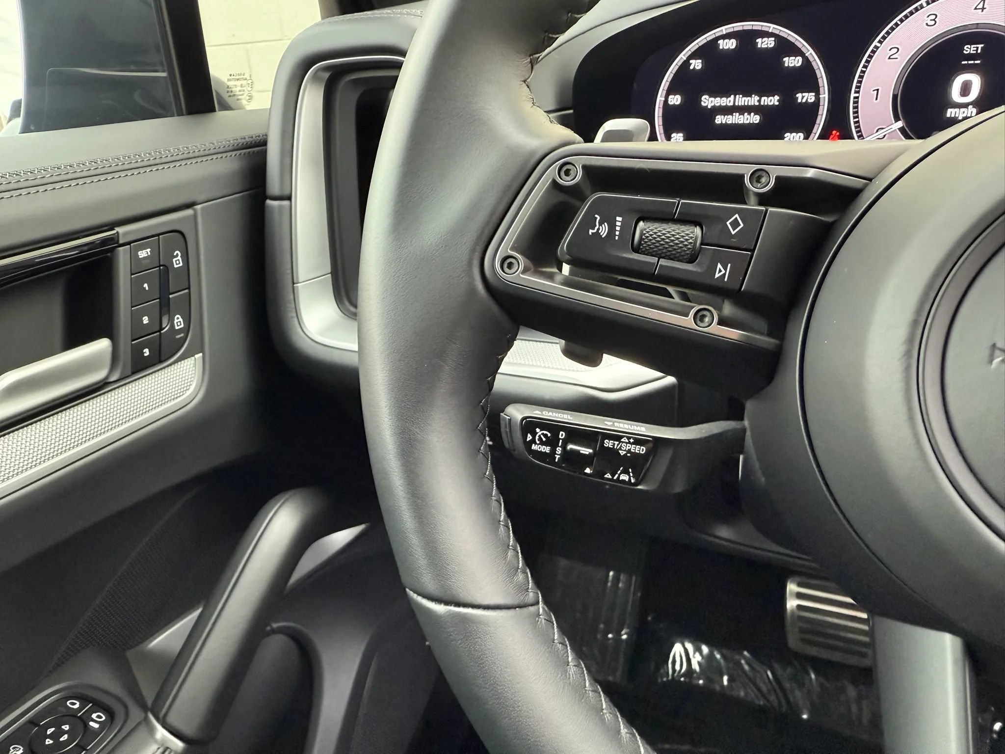 Used 2024 Porsche Cayenne Turbo AWD/4WD image 58