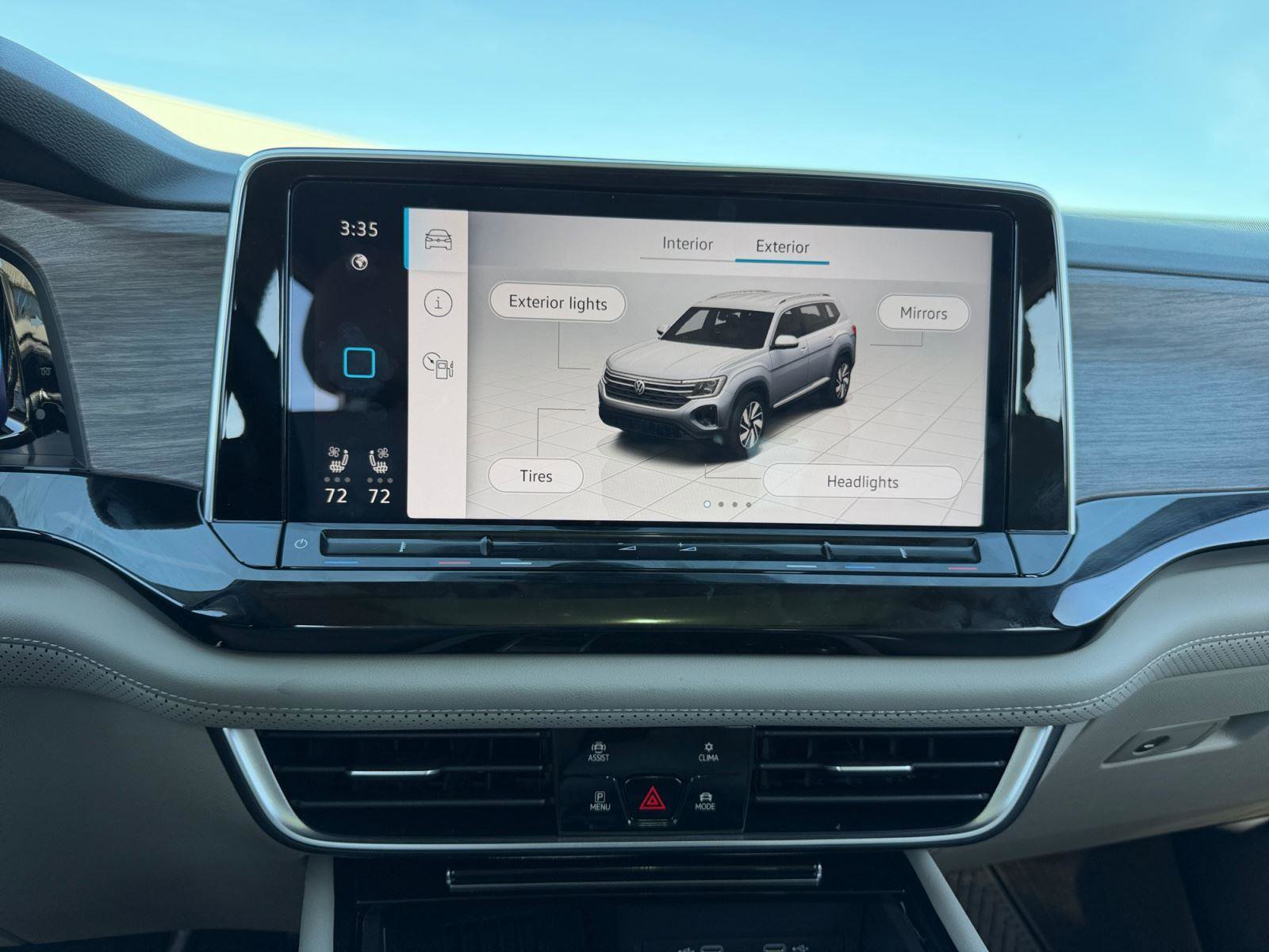 Used 2025 Volkswagen Atlas SEL AWD/4WD image 6