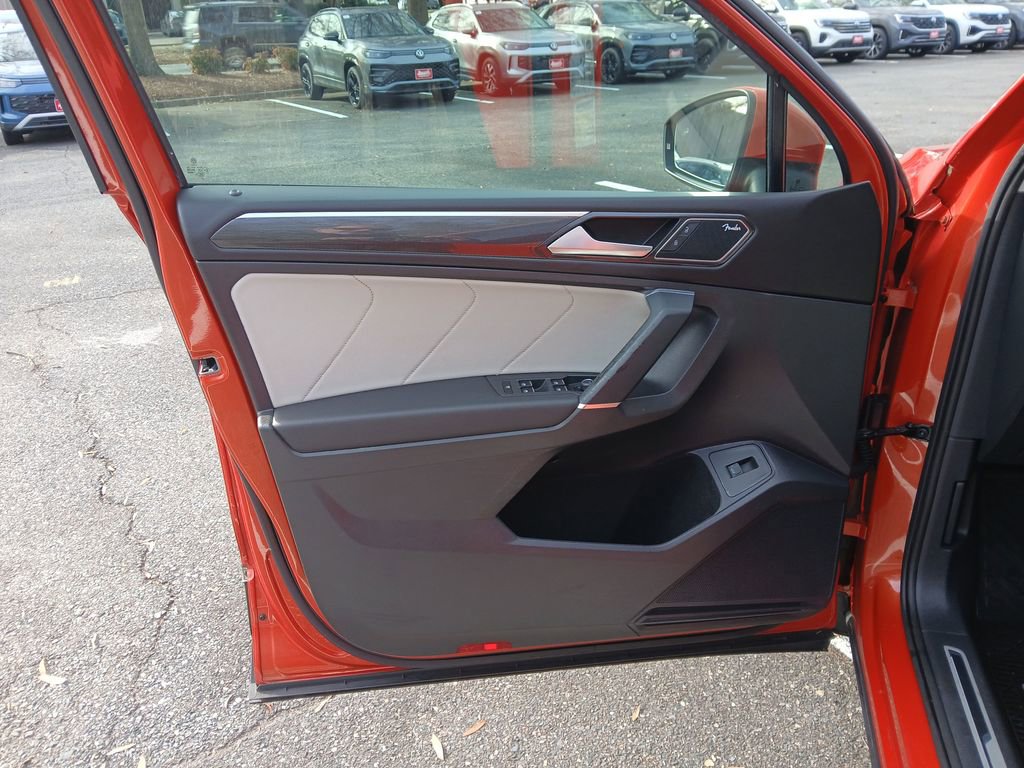 Used 2018 Volkswagen Tiguan SEL Premium image 10