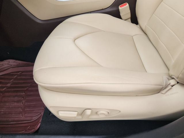 Used 2021 Toyota Highlander XLE FWD image 25