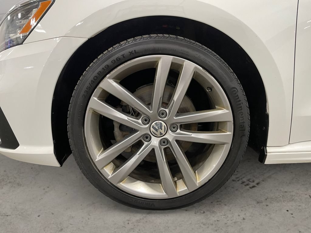 Used 2018 Volkswagen Passat 2.0T R-Line FWD image 14