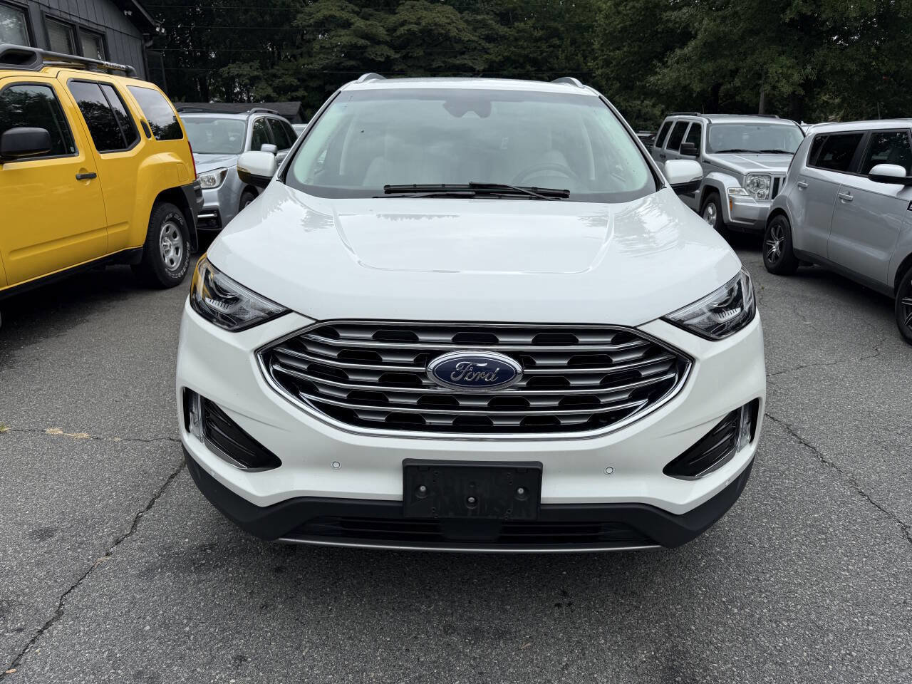 Used 2020 Ford Edge Titanium image 3