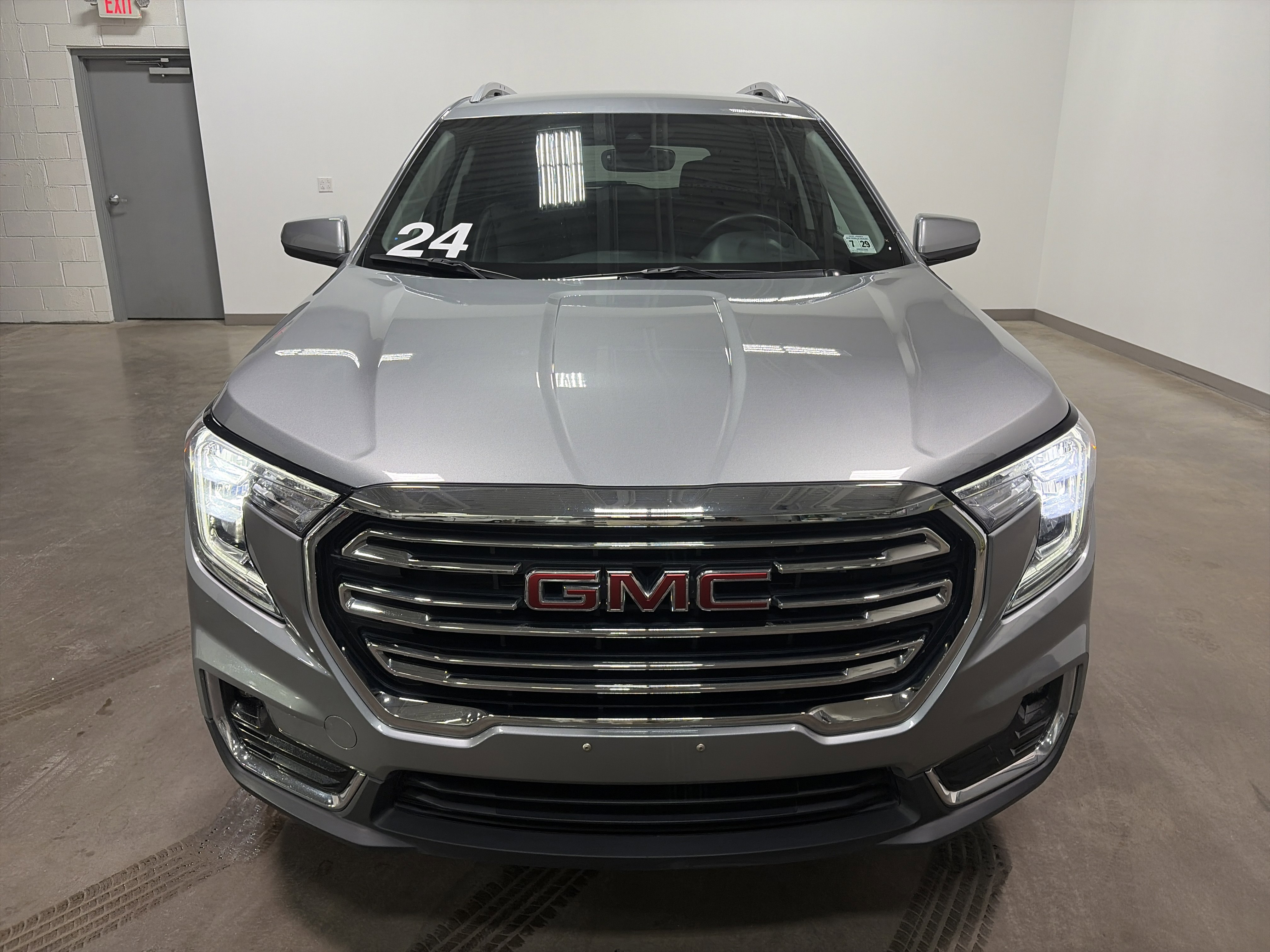 Used 2024 GMC Terrain SLT AWD/4WD image 7