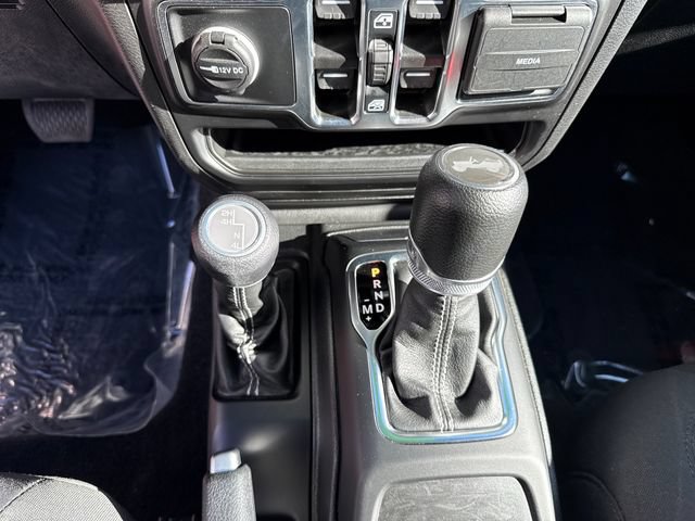 Used 2022 Jeep Wrangler Unlimited Sahara w/ Cold Weather Group AWD/4WD image 22
