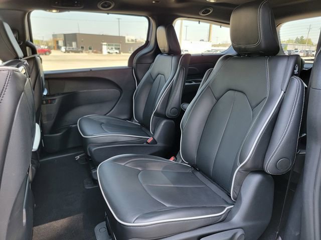 Certified 2024 Chrysler Pacifica Premium FWD image 21