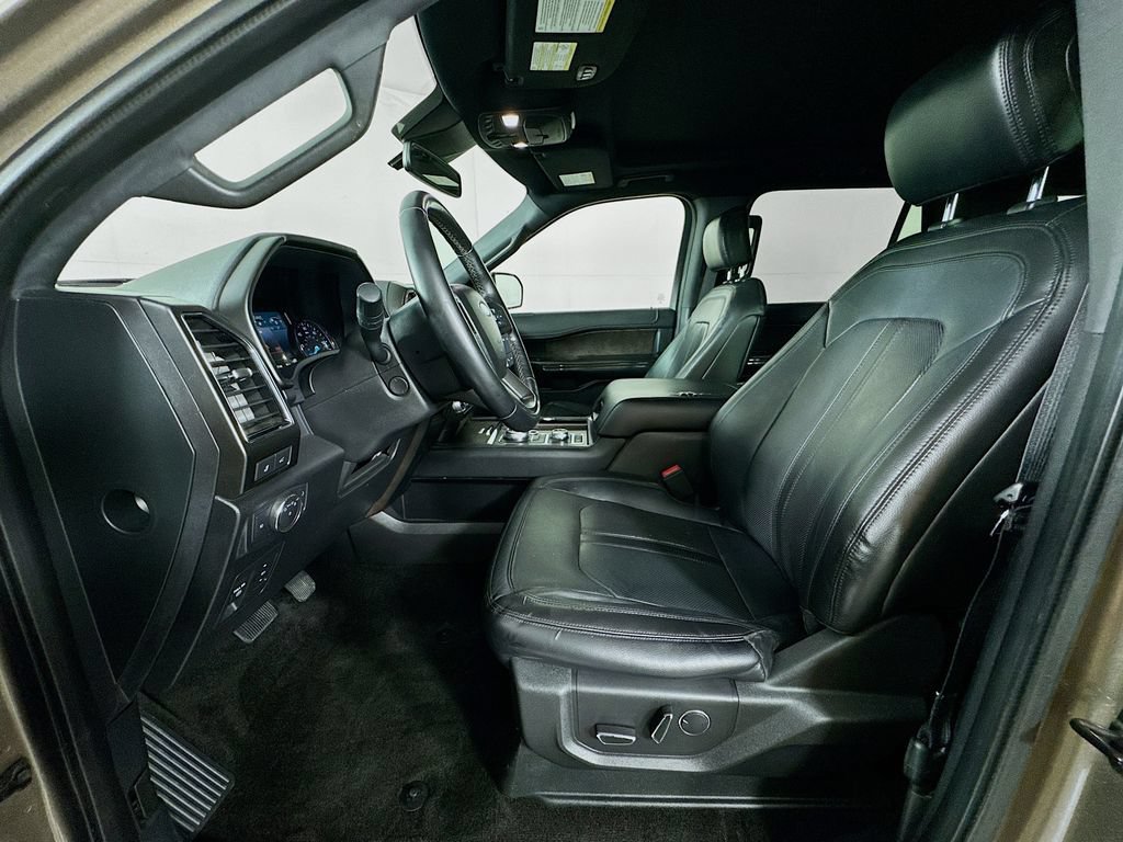Used 2018 Ford Expedition Limited w/ Equipment Group 301A AWD/4WD image 24