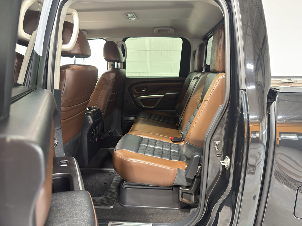 Used 2019 Nissan Titan Platinum Reserve image 11