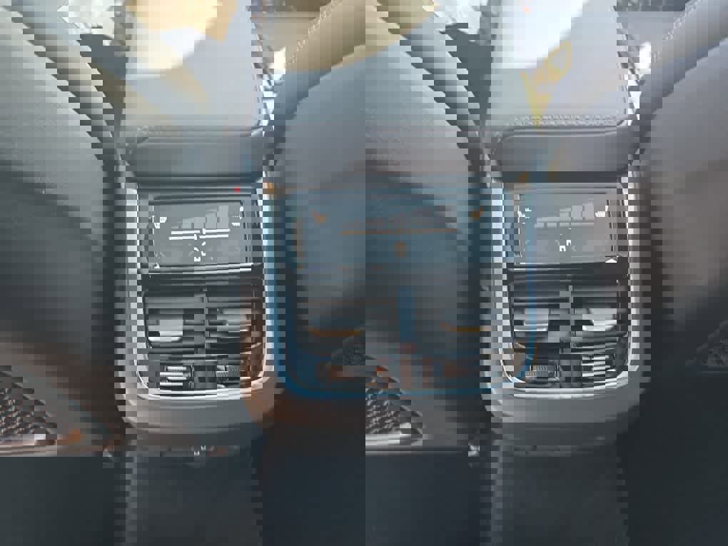 Used 2025 Volvo V60 B5 Cross Country Ultra w/ Climate Package image 25