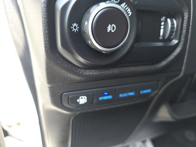 Used 2024 Jeep Wrangler Unlimited w/ Convenience Group AWD/4WD image 17
