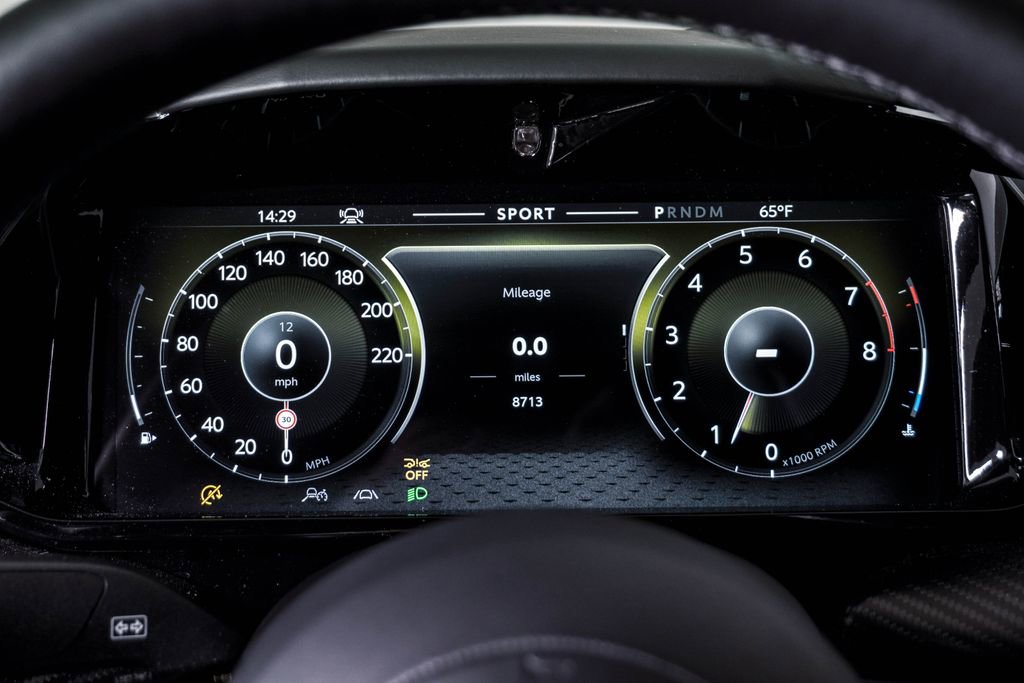 Used 2025 Aston Martin V8 Vantage Coupe image 26