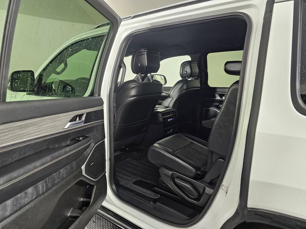 Used 2024 Jeep Wagoneer Series II AWD/4WD image 33