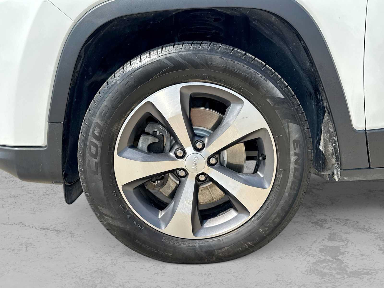 Used 2020 Jeep Cherokee Limited AWD/4WD image 13