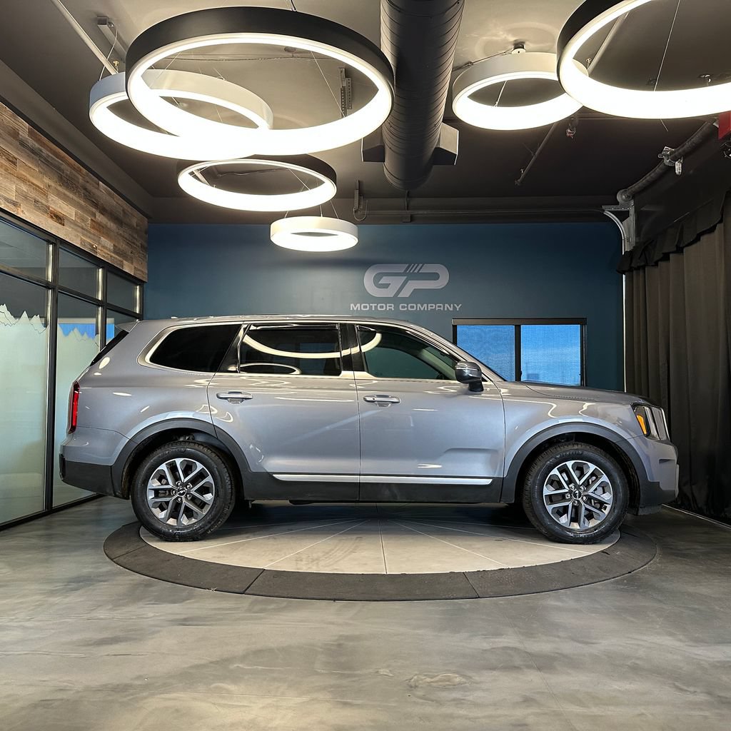 Used 2024 Kia Telluride LX AWD/4WD image 2