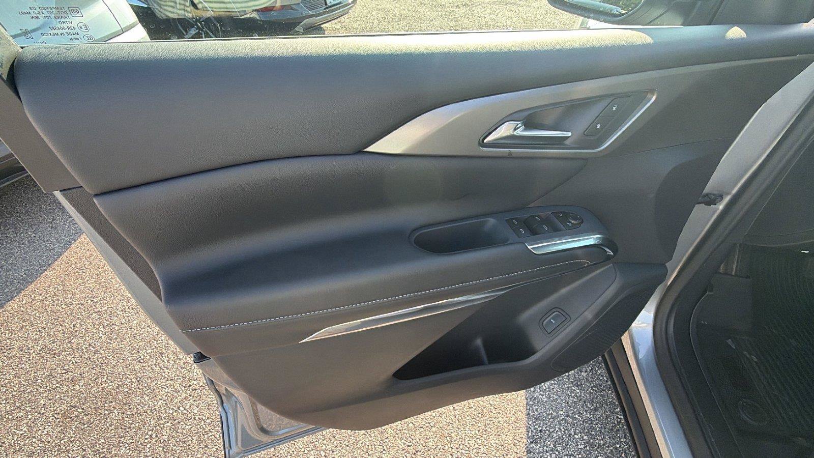 New 2027 Chevrolet Traverse LT w/ Midnight/Sport Edition FWD image 14