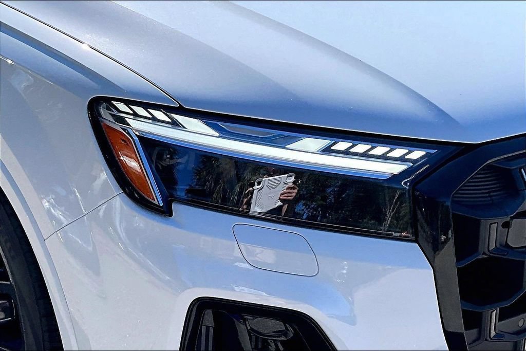 New 2026 Audi SQ7 Prestige AWD/4WD image 12