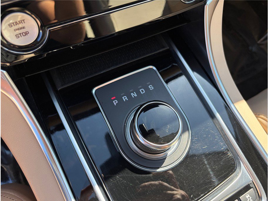 Used 2018 Jaguar XF Premium image 39