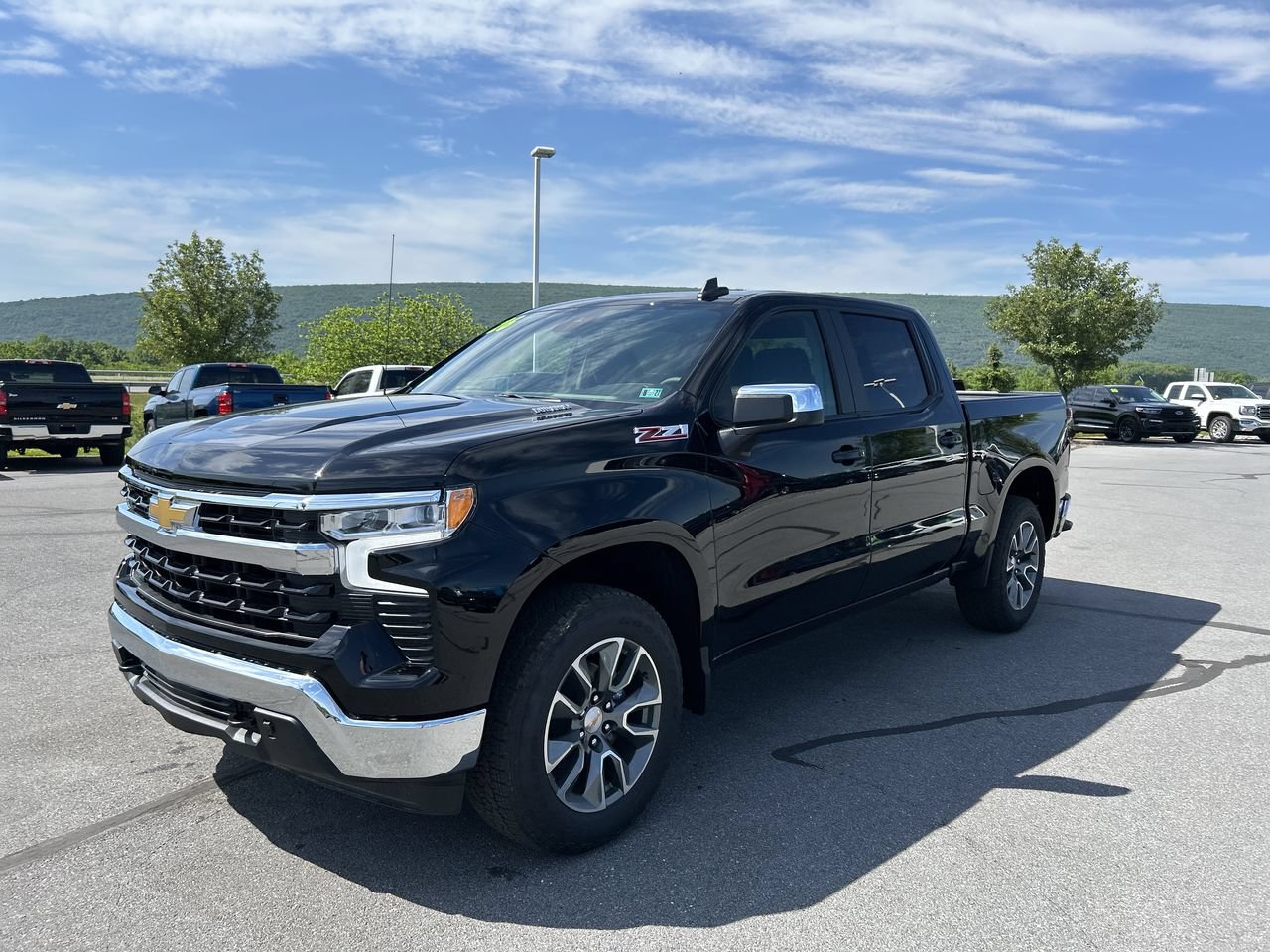 New 2026 Chevrolet Silverado 1500 LT w/ Z71 Off-Road Package AWD/4WD video 3