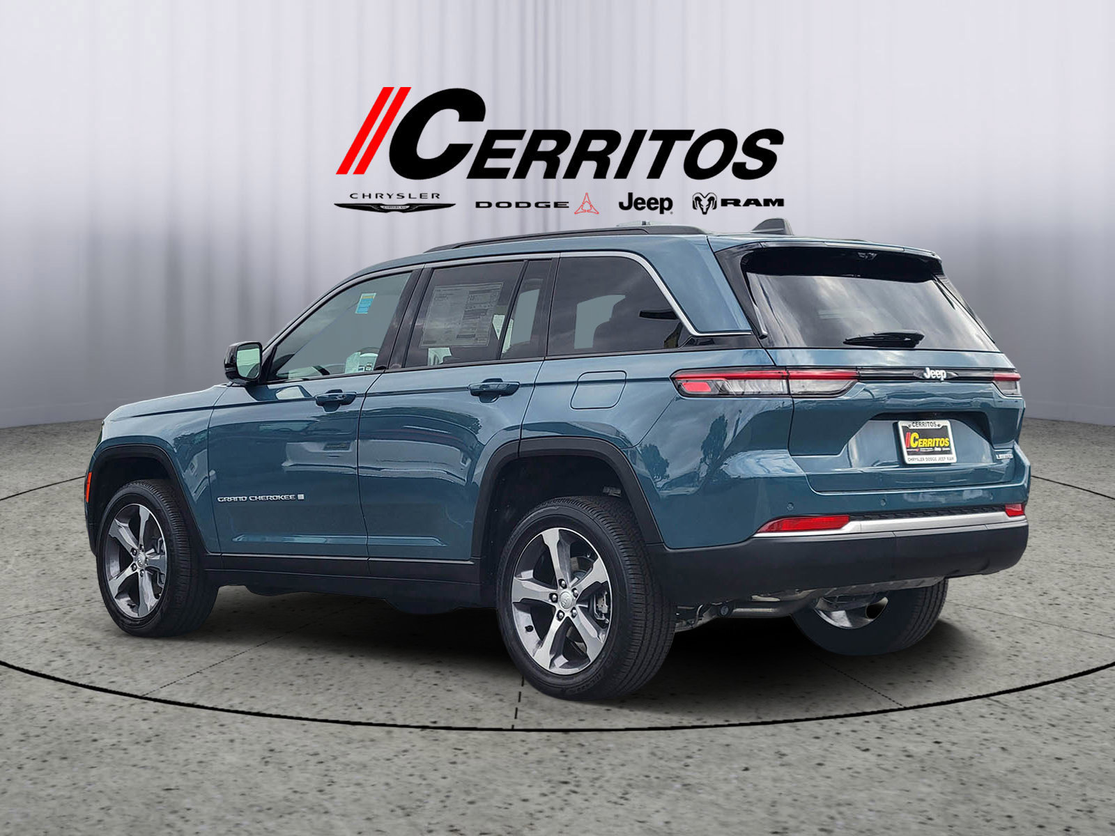 New 2026 Jeep Grand Cherokee Limited w/ Luxury Tech Group II RWD image 2