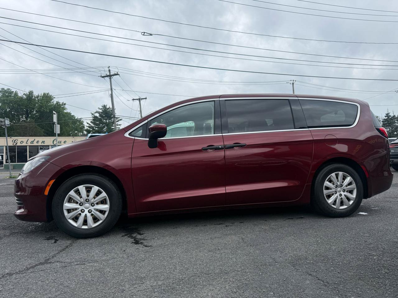 Used 2018 Chrysler Pacifica L FWD image 2