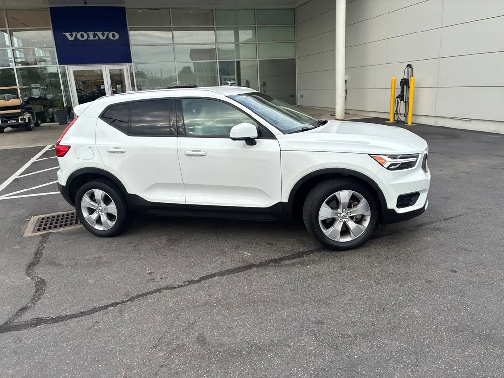 Used 2020 Volvo XC40 T5 Momentum AWD/4WD image 2