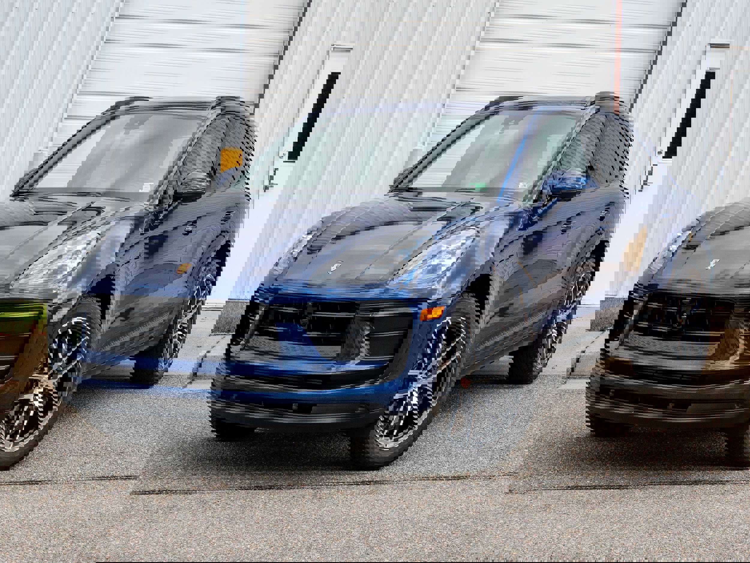 Used 2024 Porsche Macan image 1