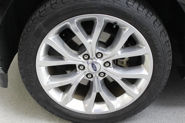Used 2019 Ford Expedition Limited w/ Equipment Group 302A AWD/4WD image 13