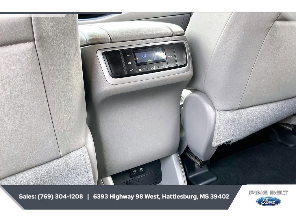 Used 2018 Toyota Highlander XLE FWD image 24