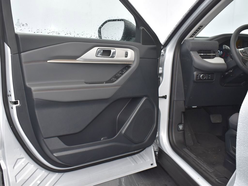 New 2026 Ford Explorer Active image 16