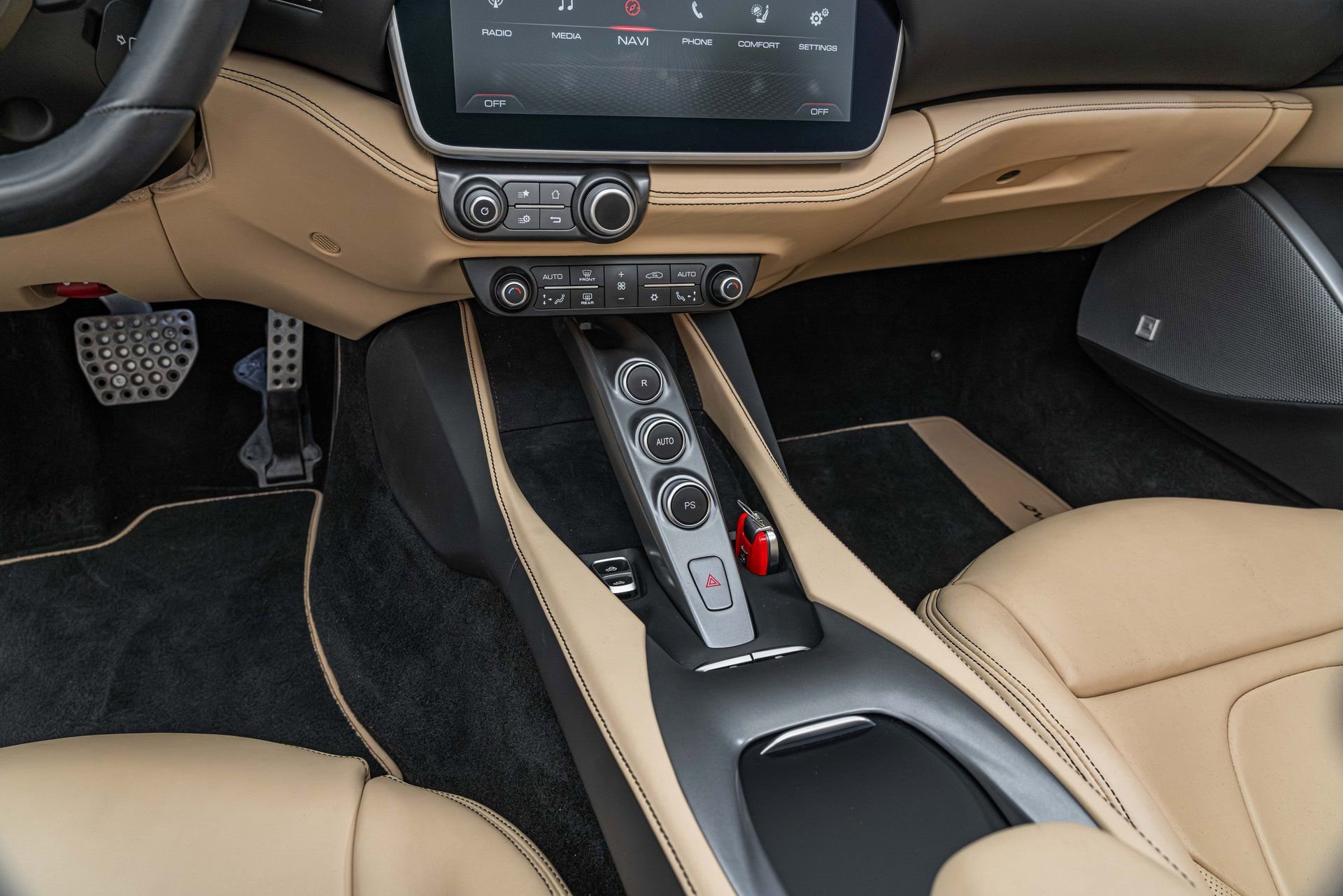 Certified 2020 Ferrari Portofino RWD image 6