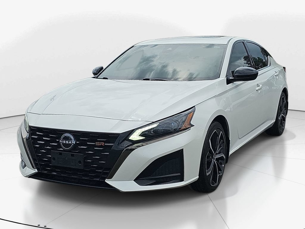 Used 2023 Nissan Altima 2.5 SR w/ SR Premium Package FWD image 11