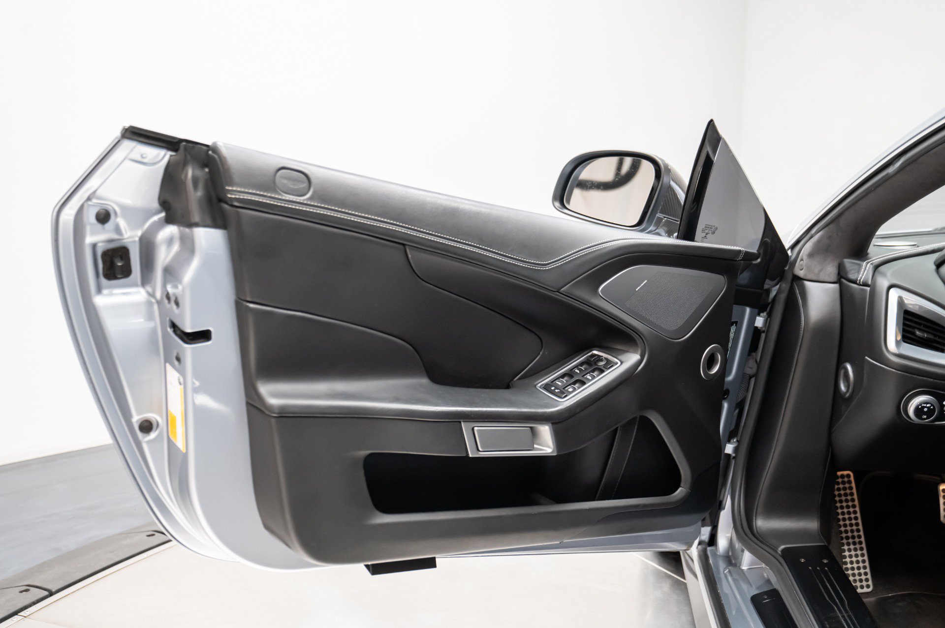Used 2014 Aston Martin Vanquish Coupe RWD image 26
