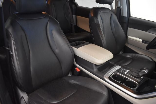 Used 2024 Kia Carnival LX FWD image 6
