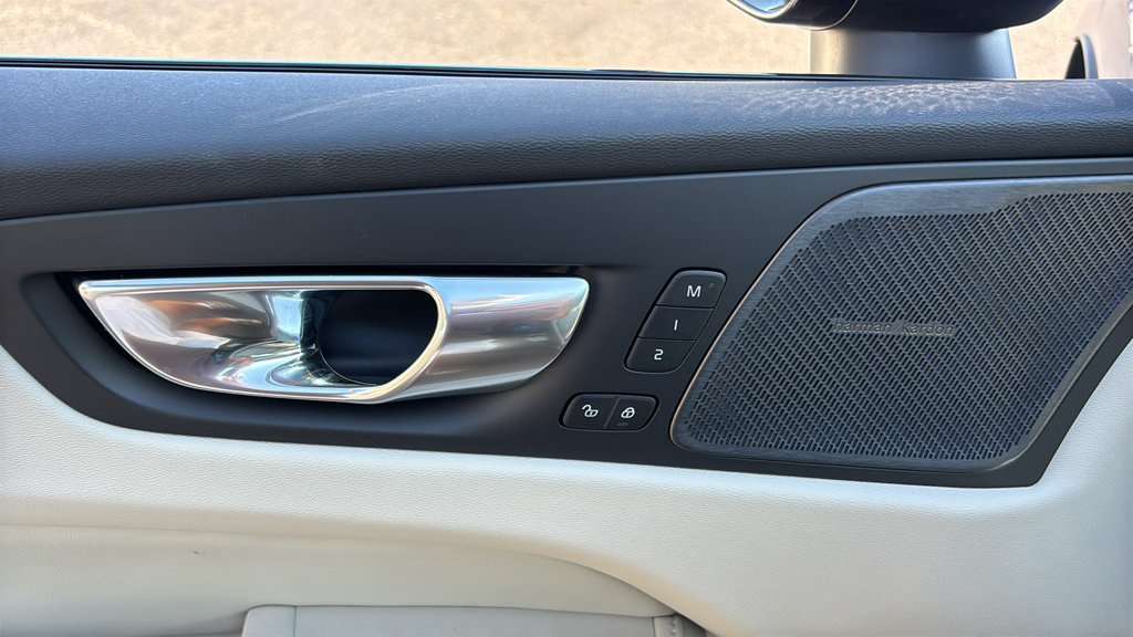 New 2027 Volvo XC60 B5 Ultra AWD/4WD image 12