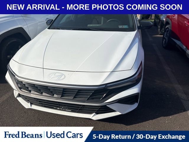 Used 2025 Hyundai Elantra SEL FWD image 2