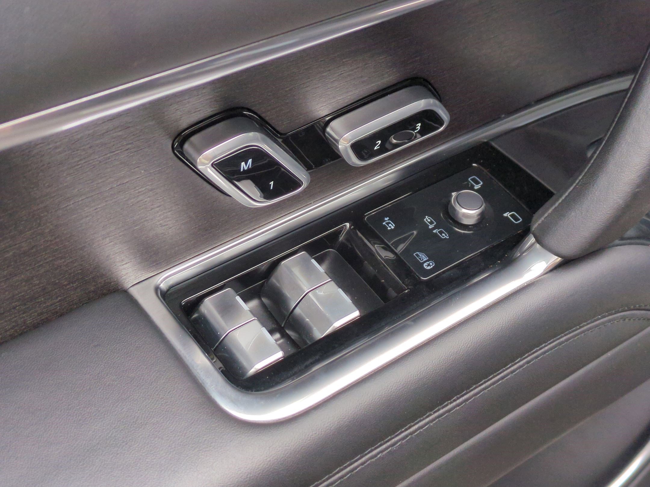 Used 2023 Land Rover Range Rover Autobiography image 13