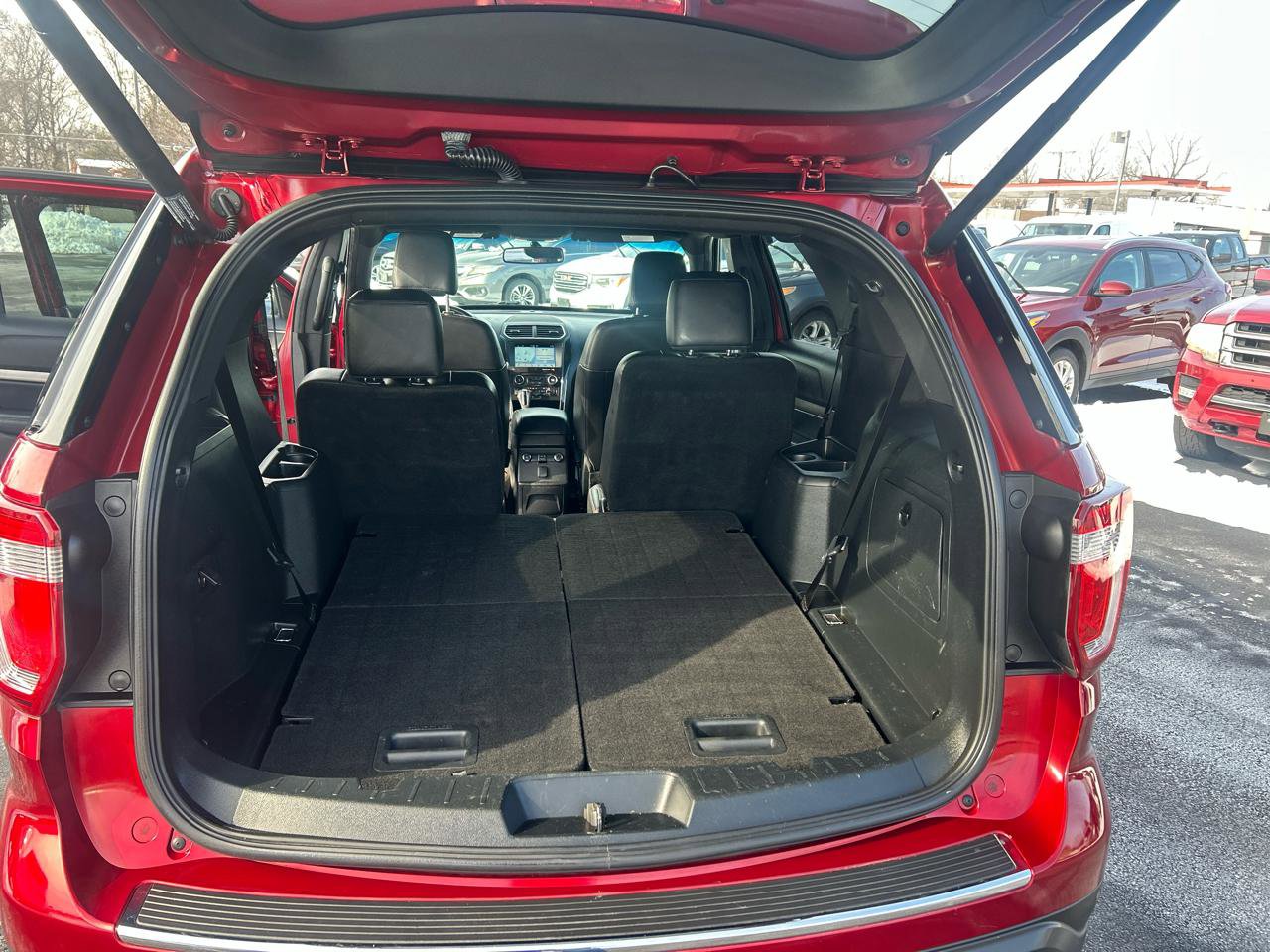 Used 2018 Ford Explorer XLT w/ Equipment Group 202A image 12